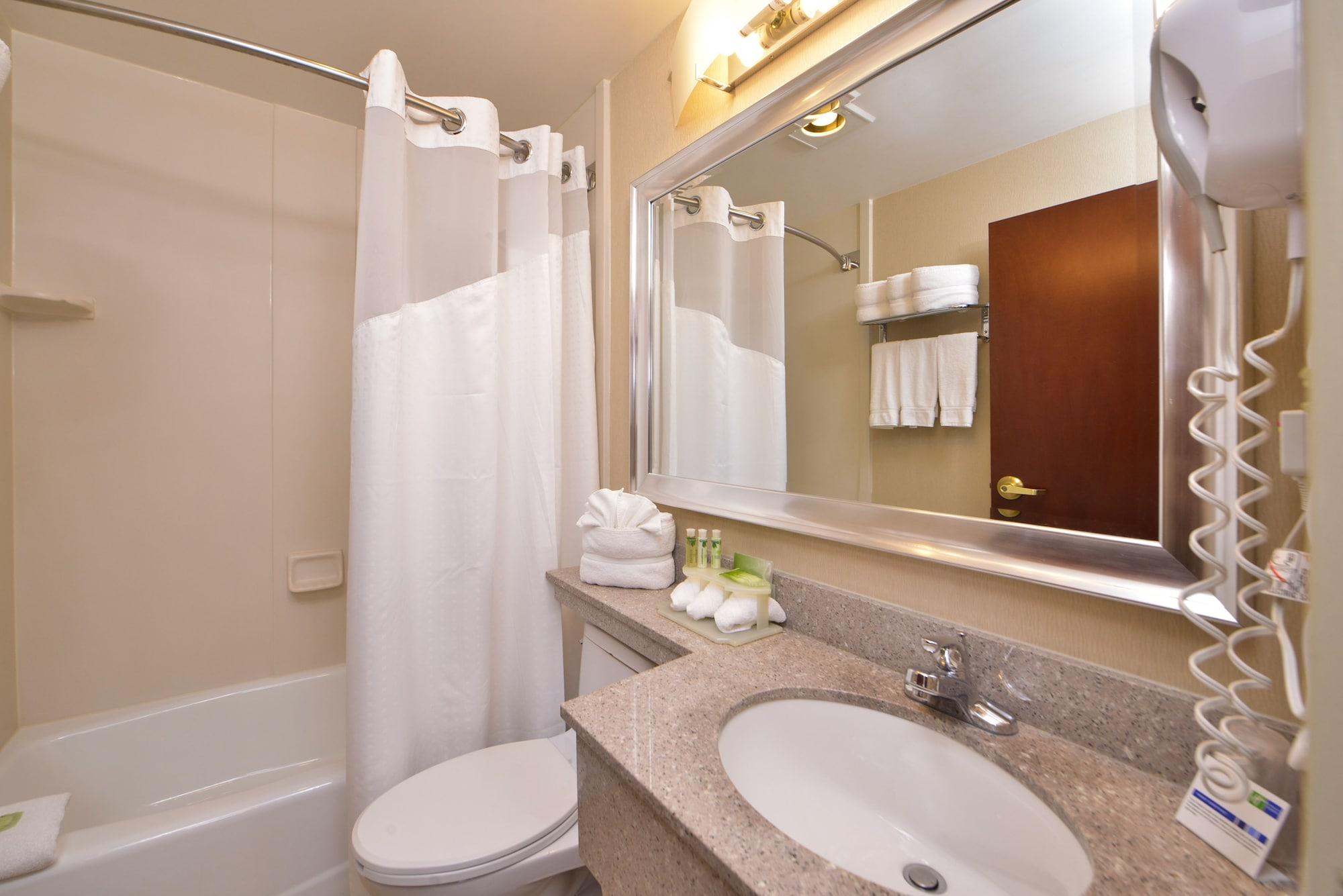 Holiday Inn Express Kennedy Airport, An Ihg Hotel نيو يورك المظهر الخارجي الصورة