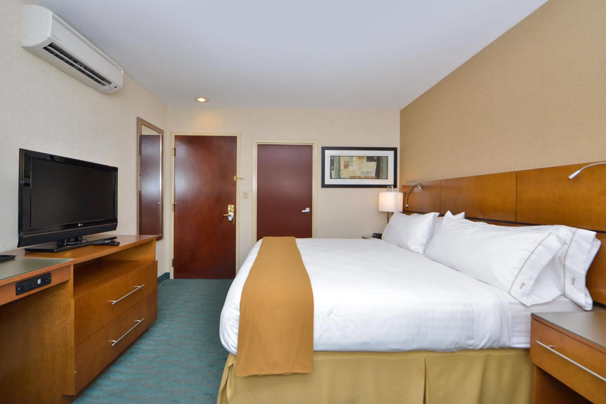 Holiday Inn Express Kennedy Airport, An Ihg Hotel نيو يورك المظهر الخارجي الصورة