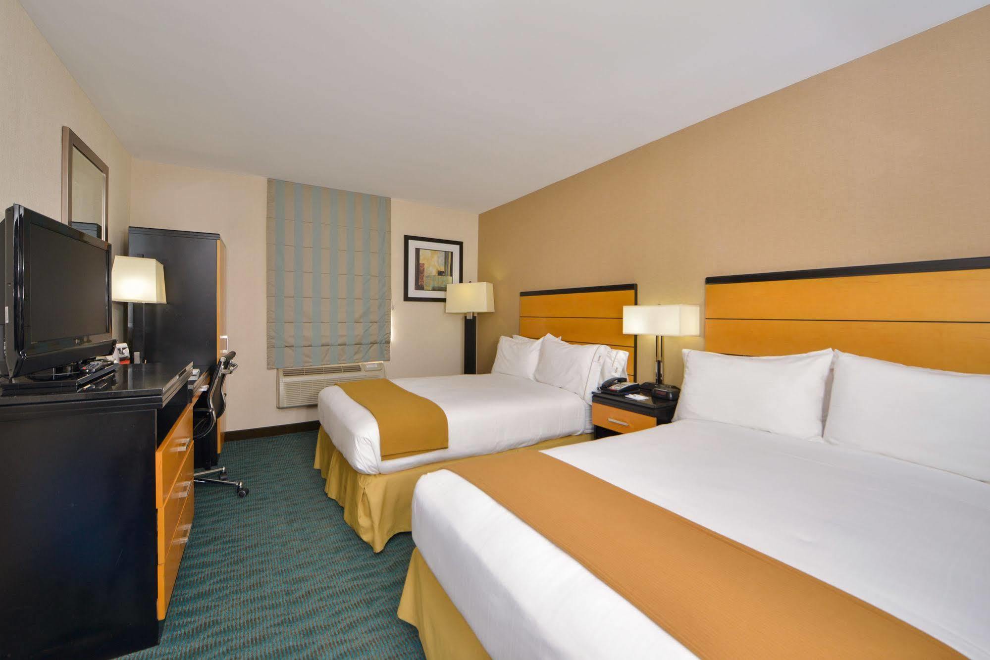 Holiday Inn Express Kennedy Airport, An Ihg Hotel نيو يورك المظهر الخارجي الصورة